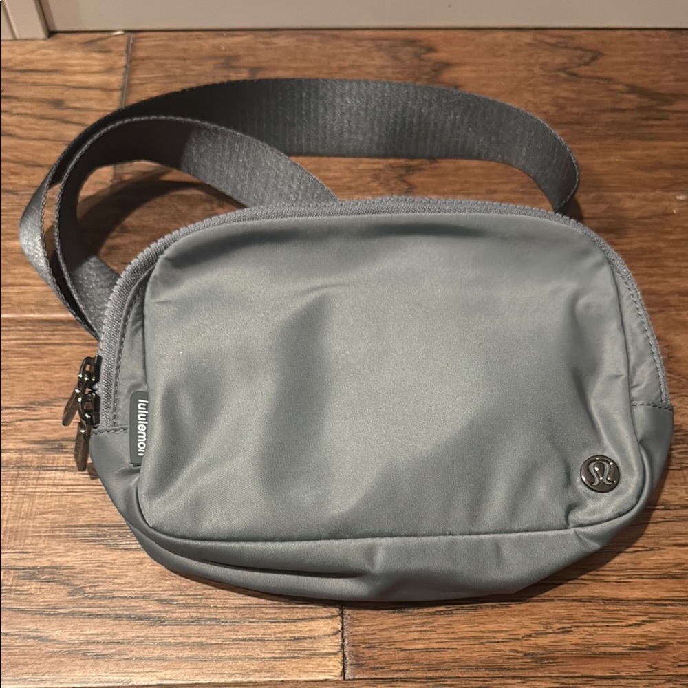 lululemon athletica Gray Belt Bag Minimalist Design